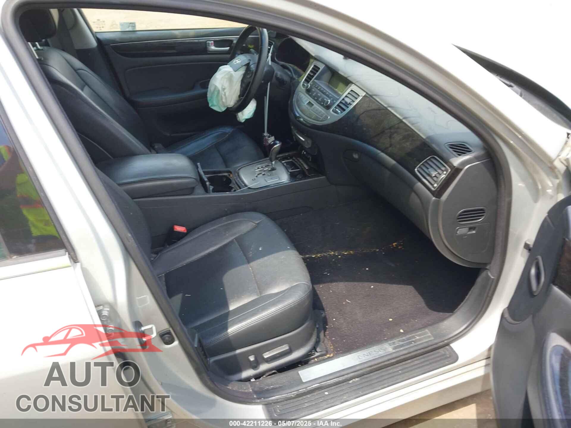 HYUNDAI GENESIS 2012 - KMHGC4DD5CU181941
