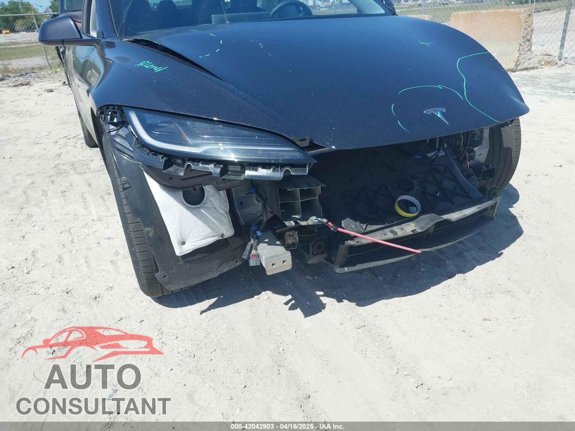 TESLA MODEL 3 2024 - 5YJ3E1EA6RF747946