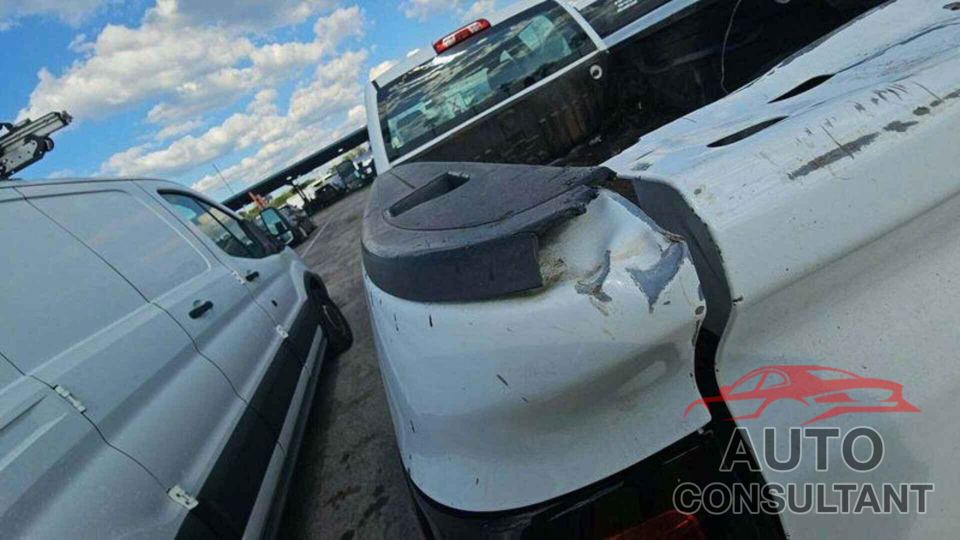 CHEVROLET SILVERADO 2018 - 1GC1KUEG0JF234021