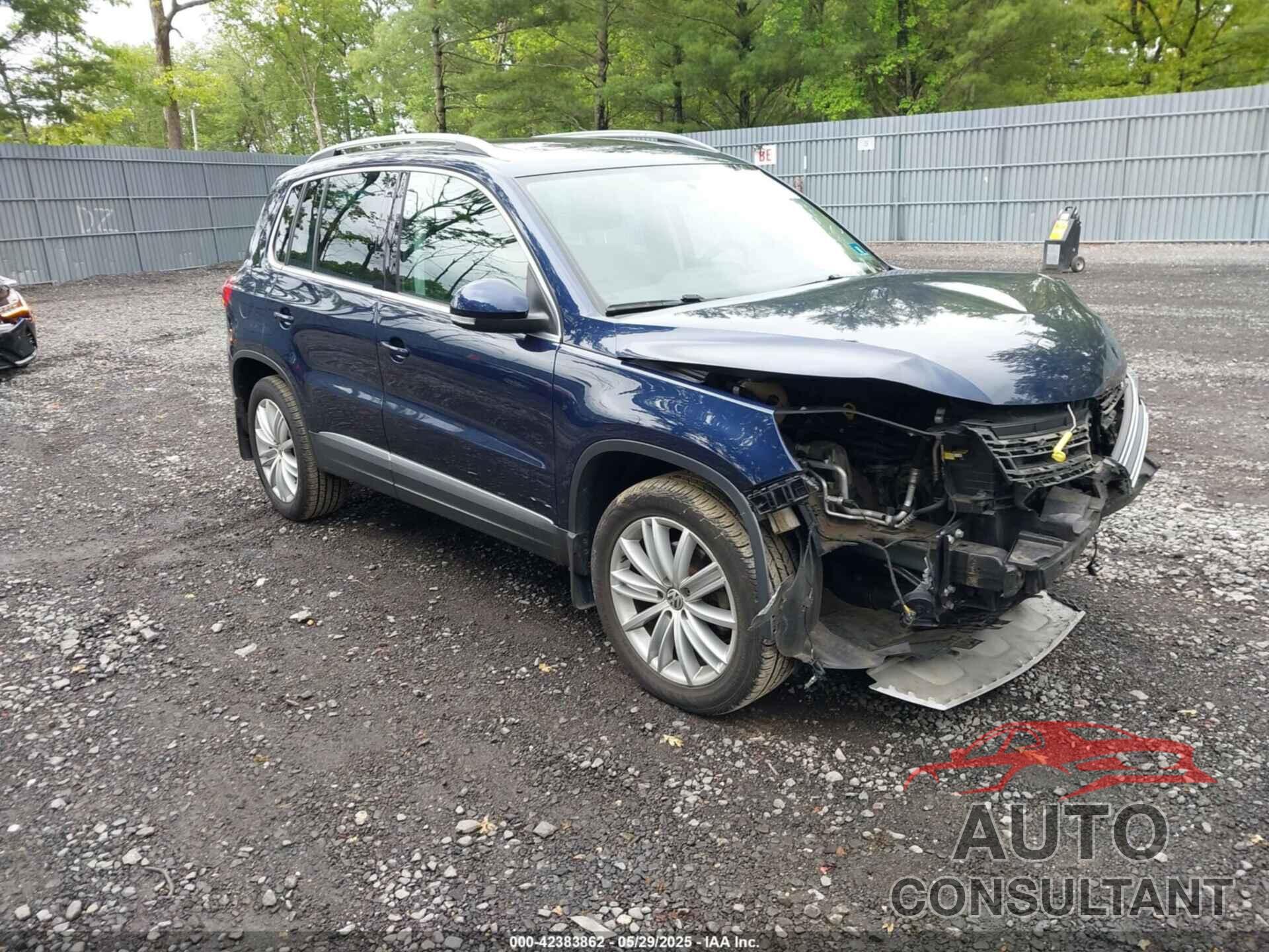 VOLKSWAGEN TIGUAN 2015 - WVGBV7AX1FW572162