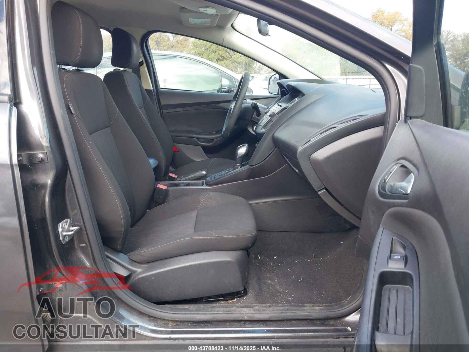 FORD FOCUS 2015 - 1FADP3F20FL227242