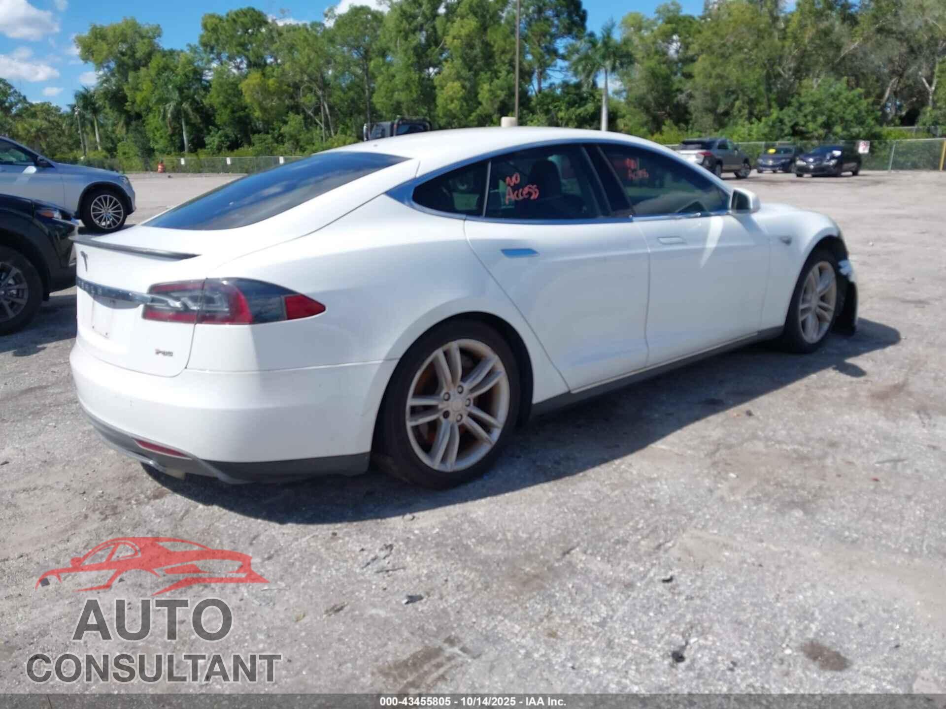 TESLA MODEL S 2013 - 5YJSA1CP8DFP15538