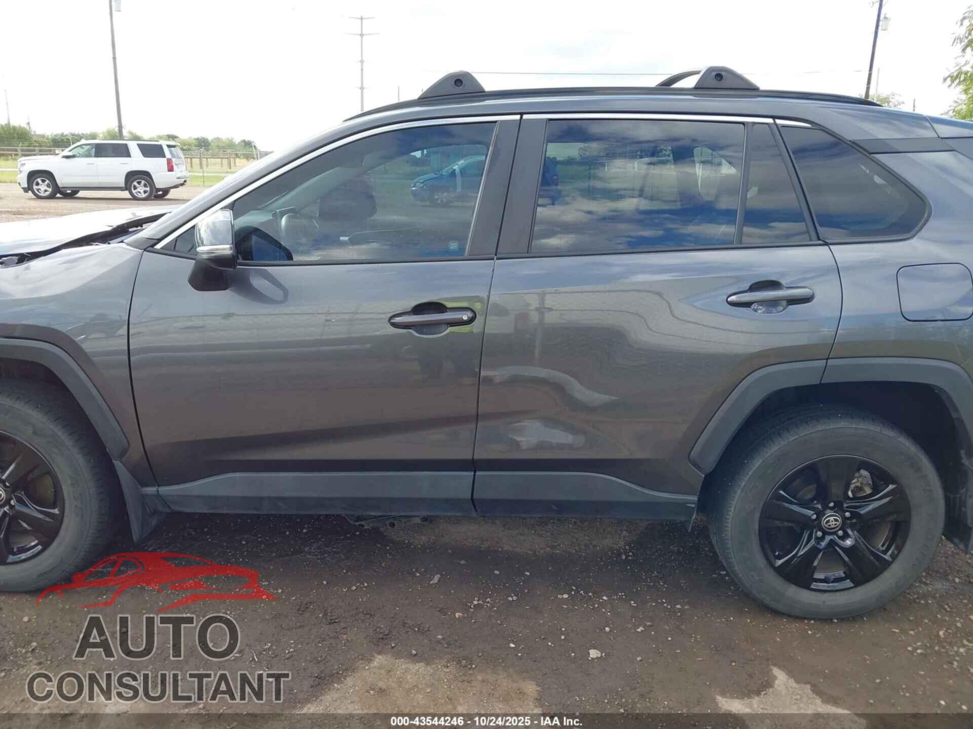 TOYOTA RAV4 2023 - 2T3W1RFV2PC250927