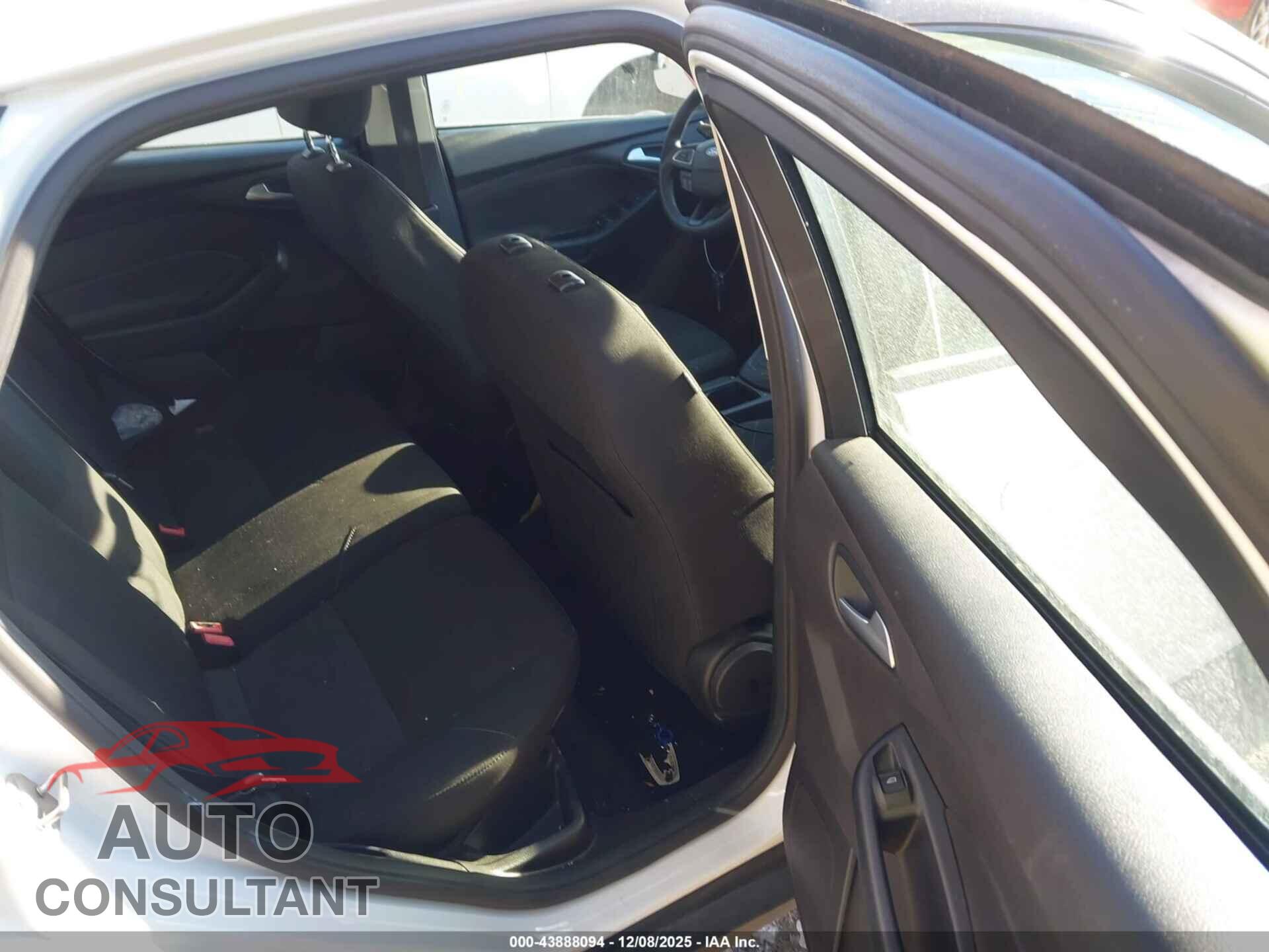 FORD FOCUS 2017 - 1FADP3K2XHL263979
