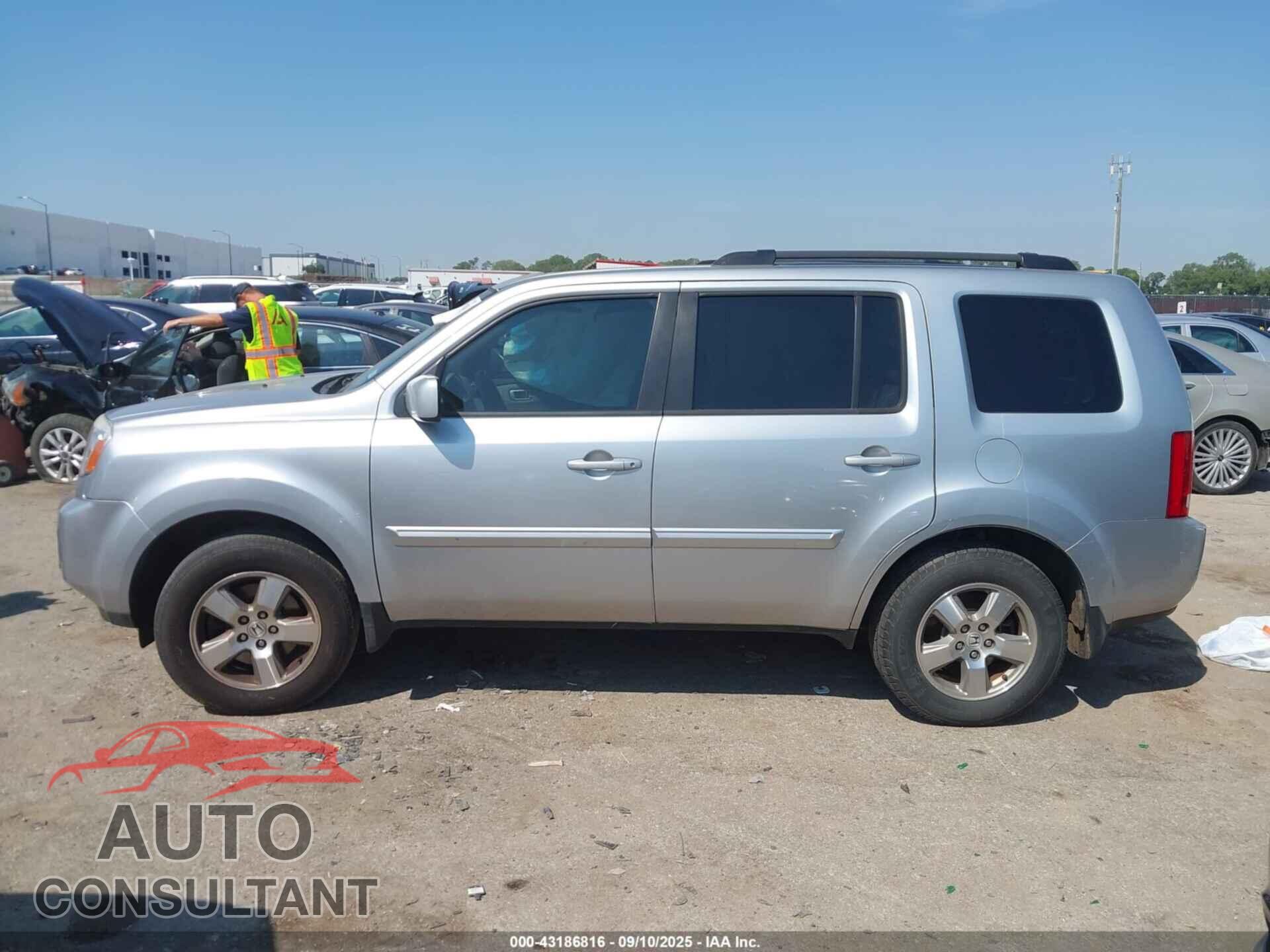 HONDA PILOT 2011 - 5FNYF3H66BB036372