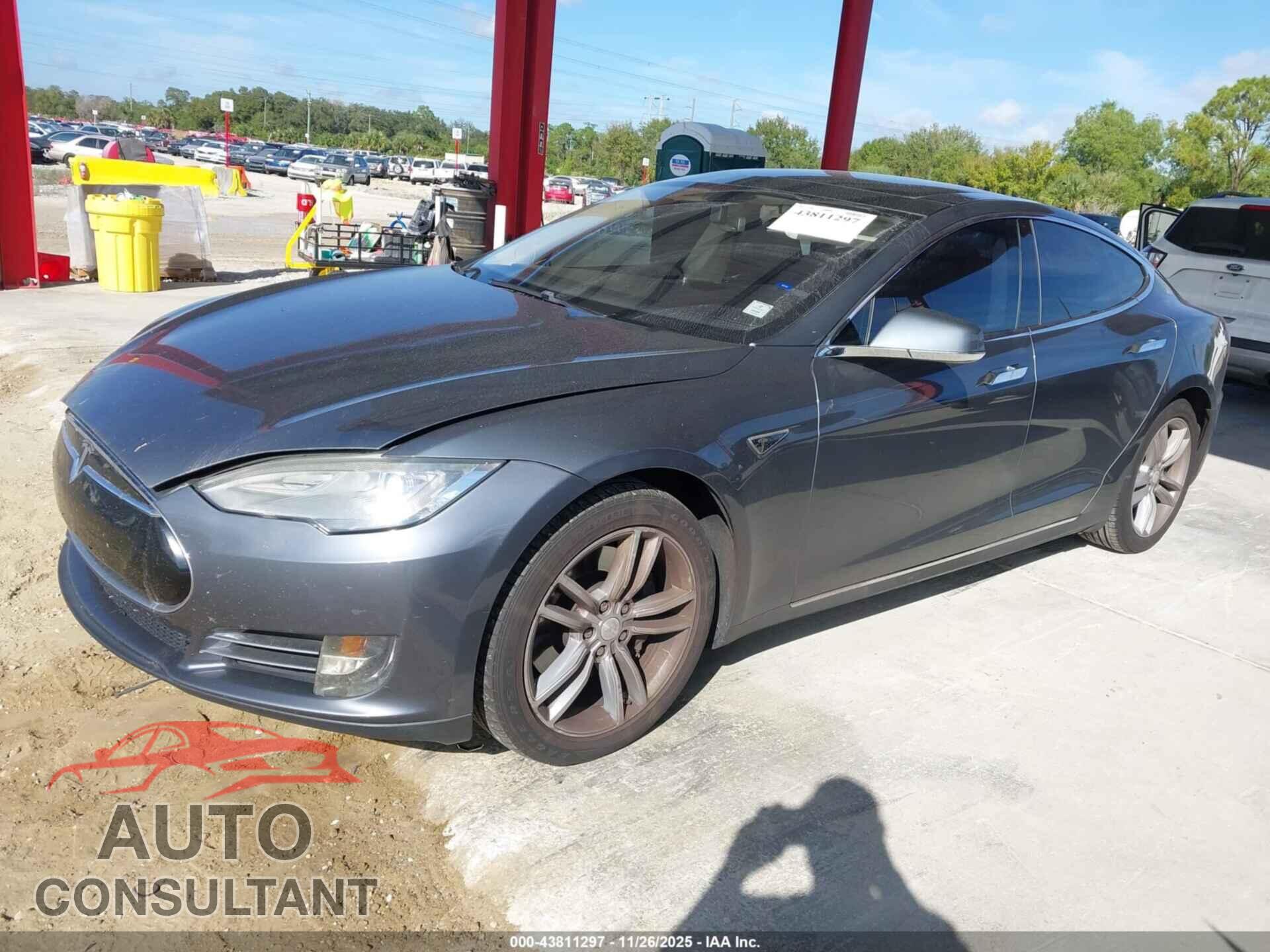 TESLA MODEL S 2013 - 5YJSA1CN9DFP12064