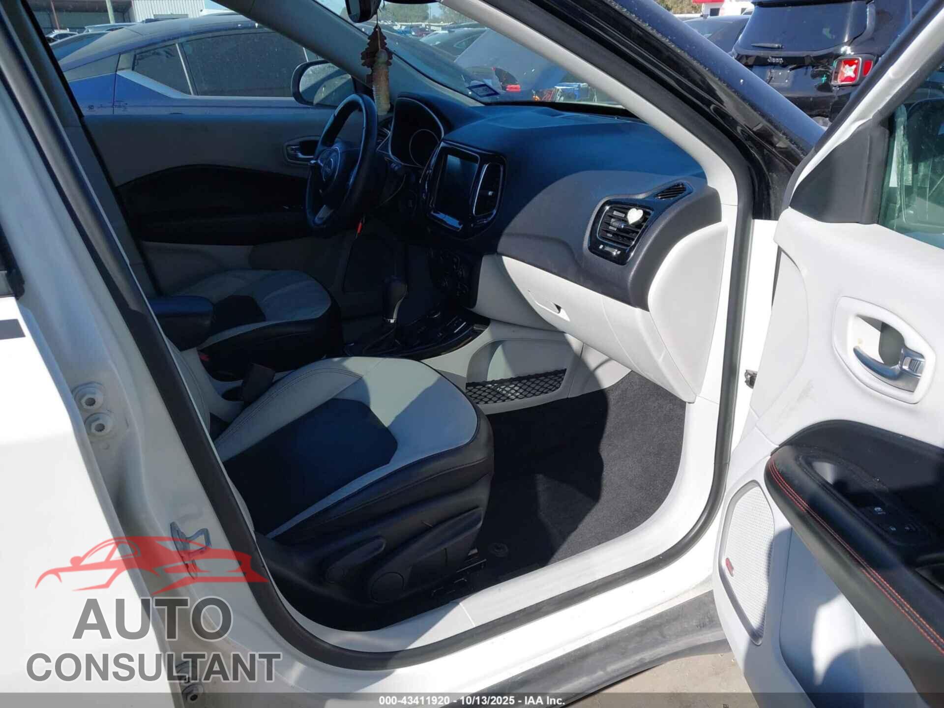JEEP COMPASS 2018 - 3C4NJDCB0JT195058