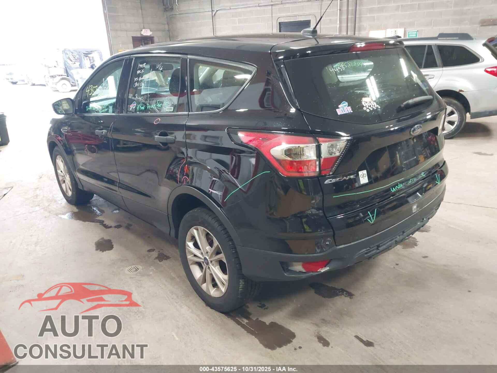 FORD ESCAPE 2017 - 1FMCU0F72HUD36948