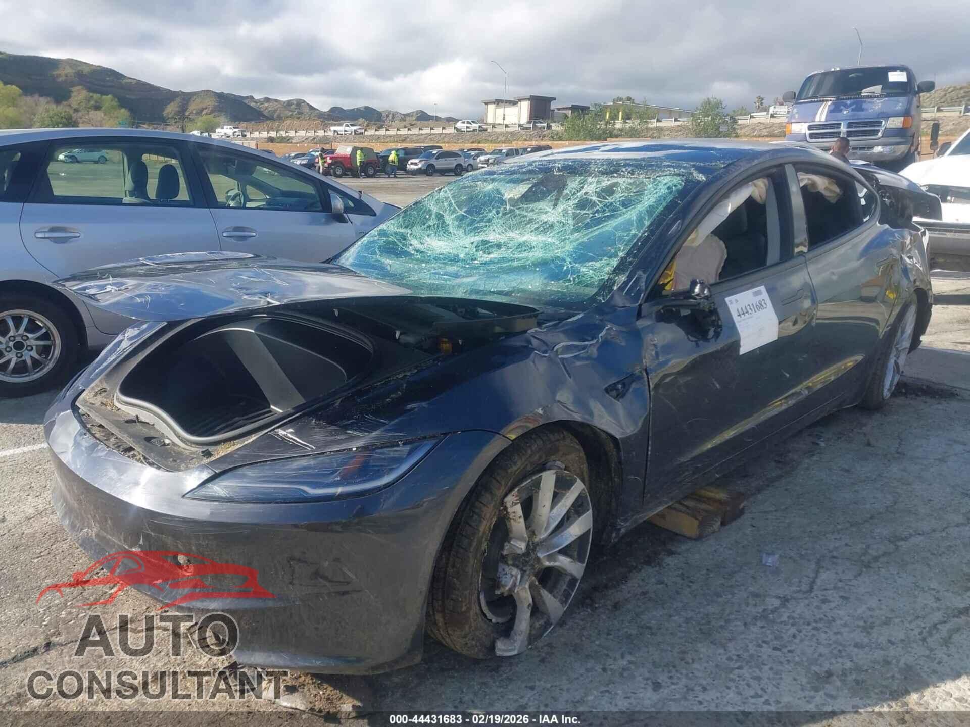 TESLA MODEL 3 2025 - 5YJ3E1EA8SF035167