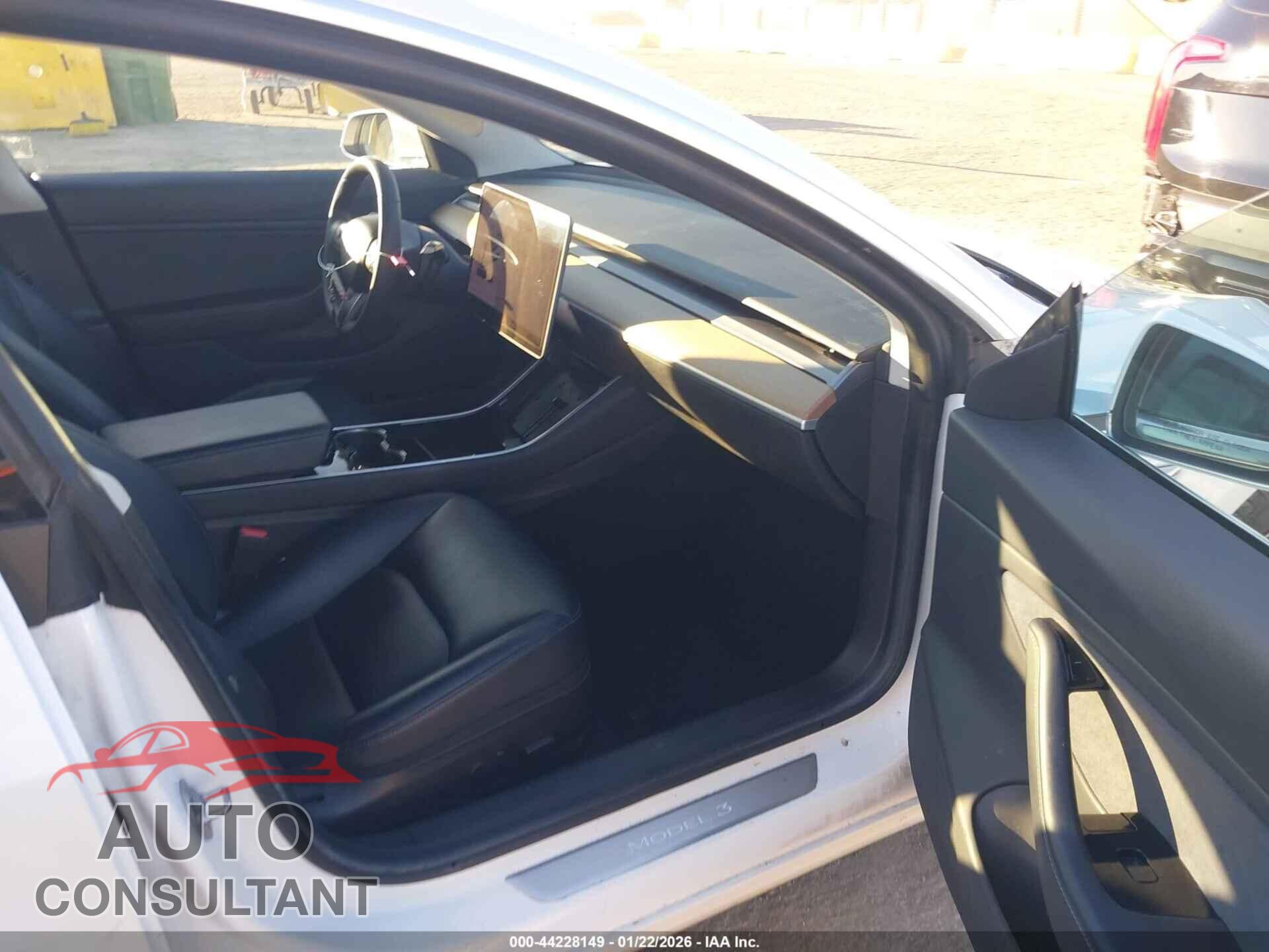 TESLA MODEL 3 2019 - 5YJ3E1EB2KF511356