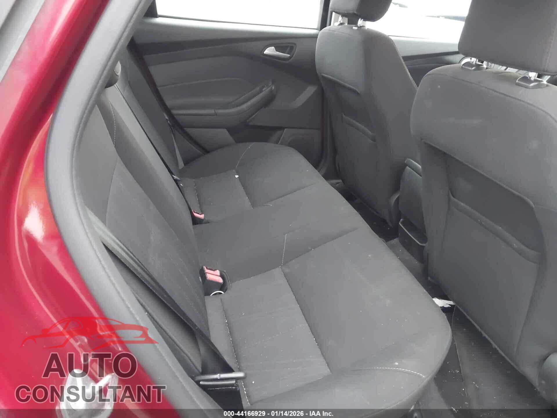 FORD FOCUS 2015 - 1FADP3F29FL214005