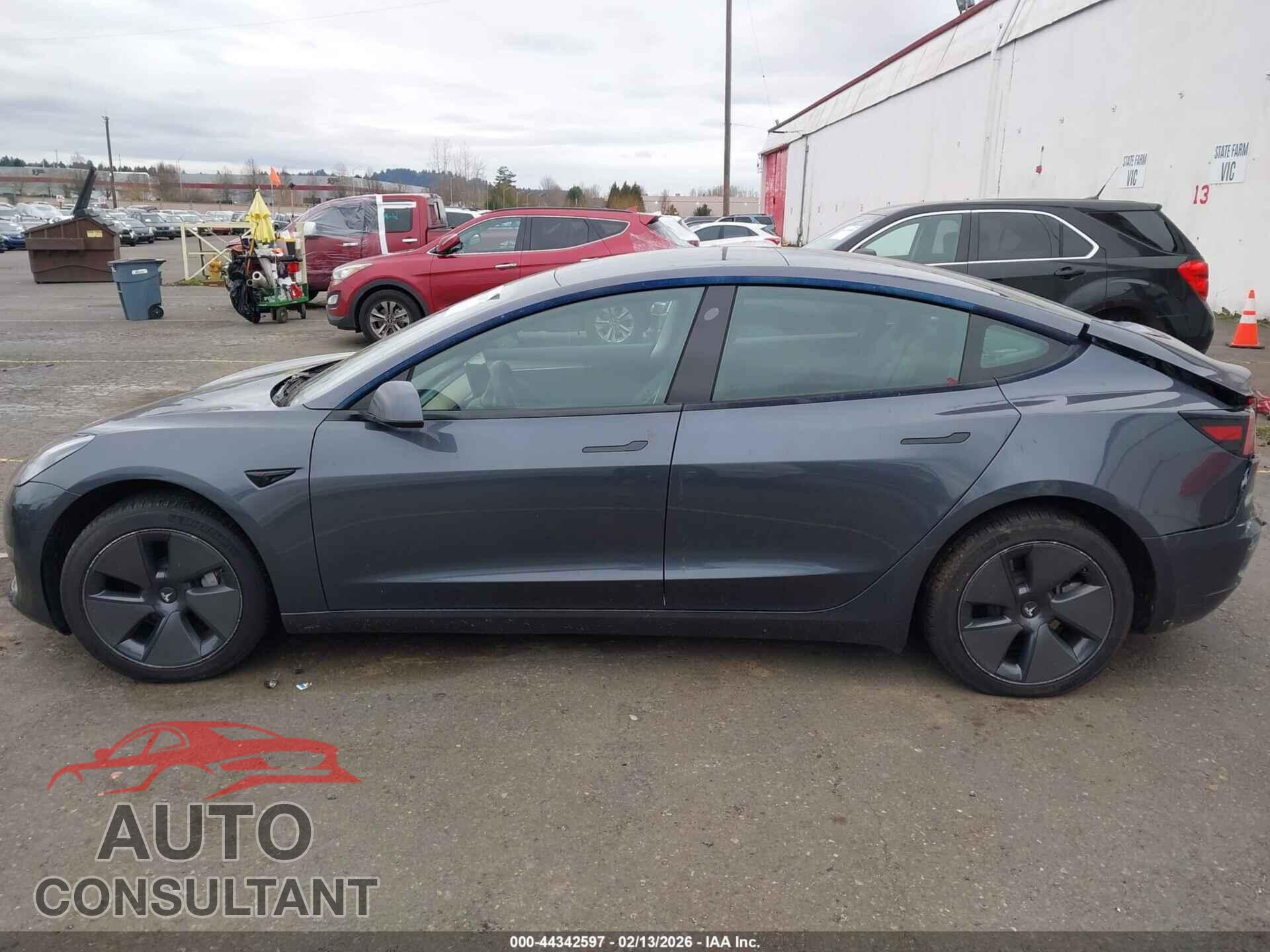 TESLA MODEL 3 2023 - 5YJ3E1EA0PF669130
