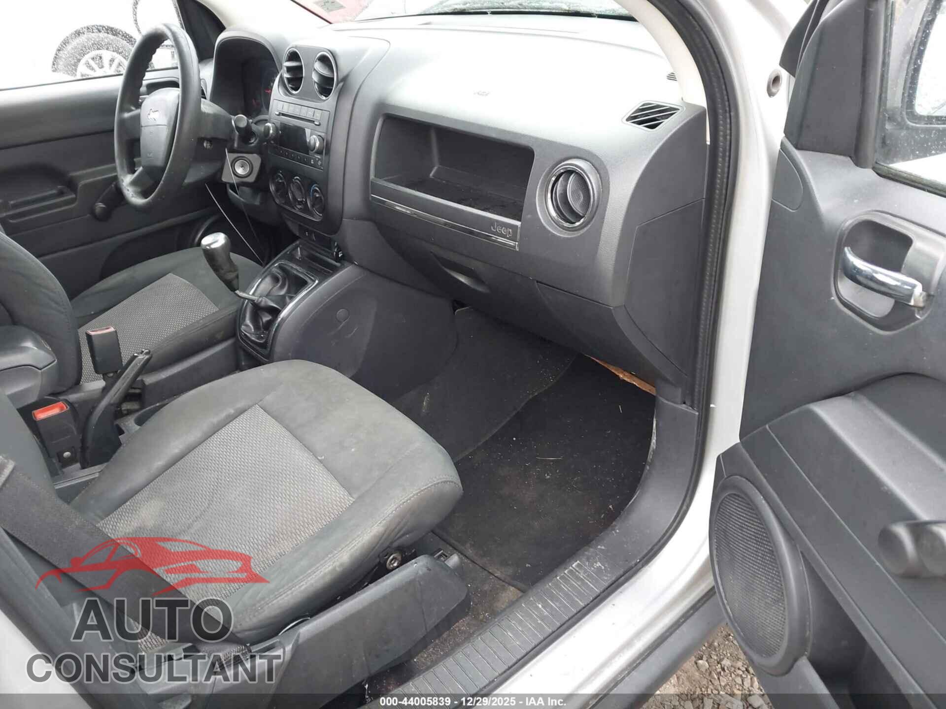 JEEP COMPASS 2009 - 1J4FT47B79D102833