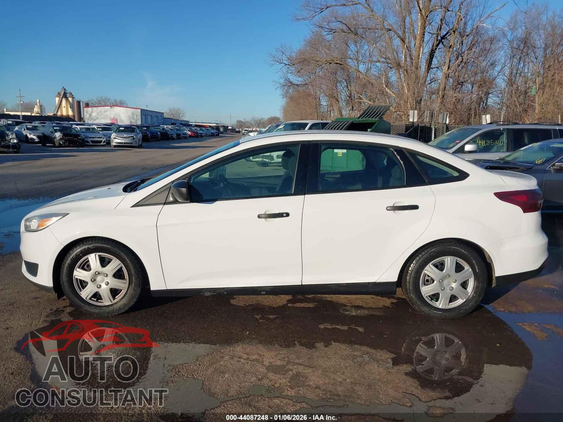 FORD FOCUS 2015 - 1FADP3E27FL314458