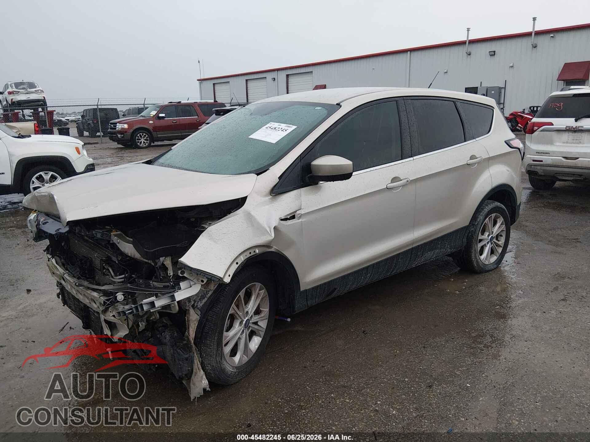FORD ESCAPE 2017 - 1FMCU0GD7HUC79005