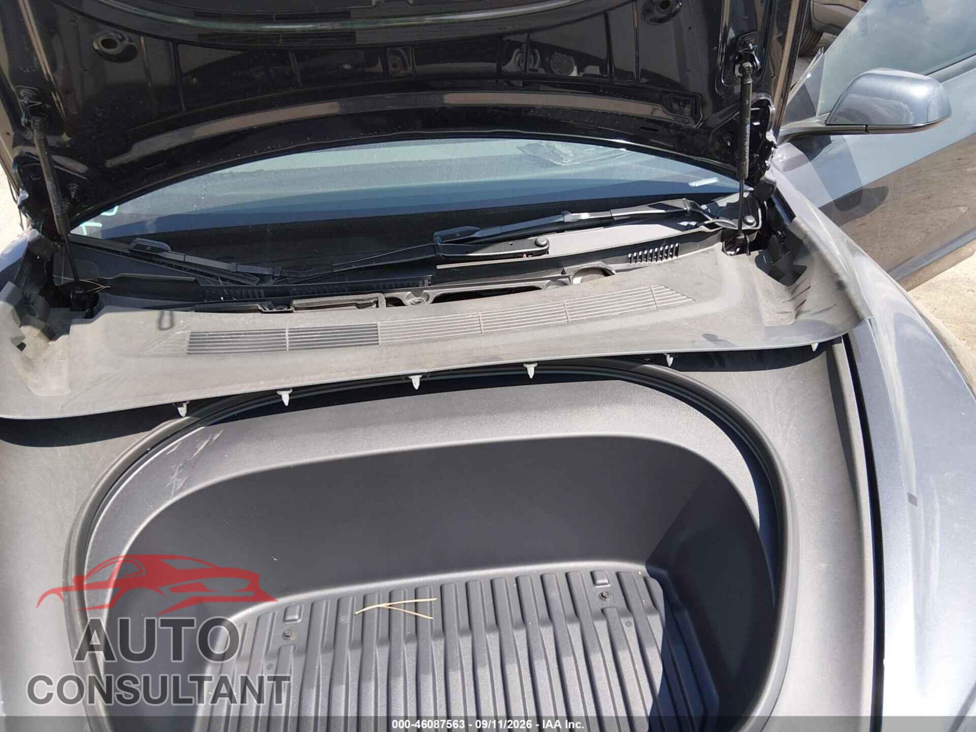 TESLA MODEL 3 2025 - 5YJ3E1EA5SF984157