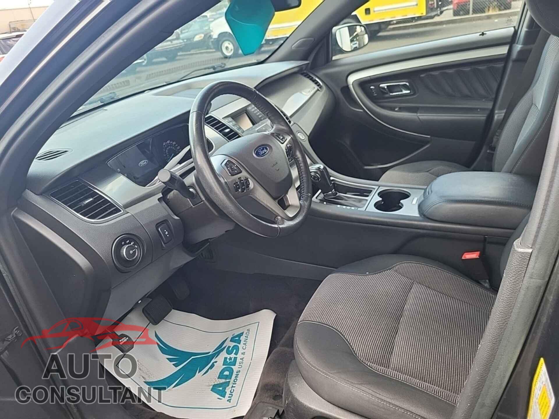 FORD TAURUS 2018 - 1FAHP2E80JG104897