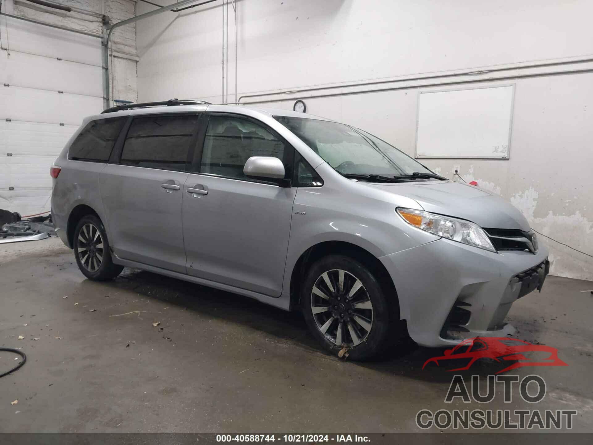 TOYOTA SIENNA 2018 - 5TDJZ3DC5JS194586