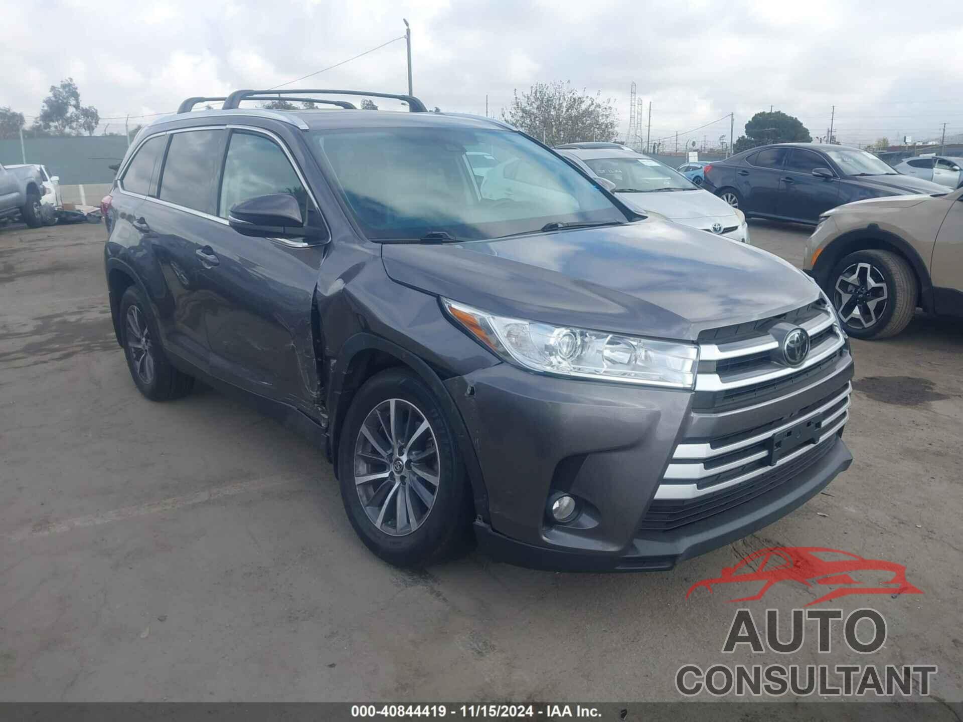 TOYOTA HIGHLANDER 2019 - 5TDJZRFH0KS564520