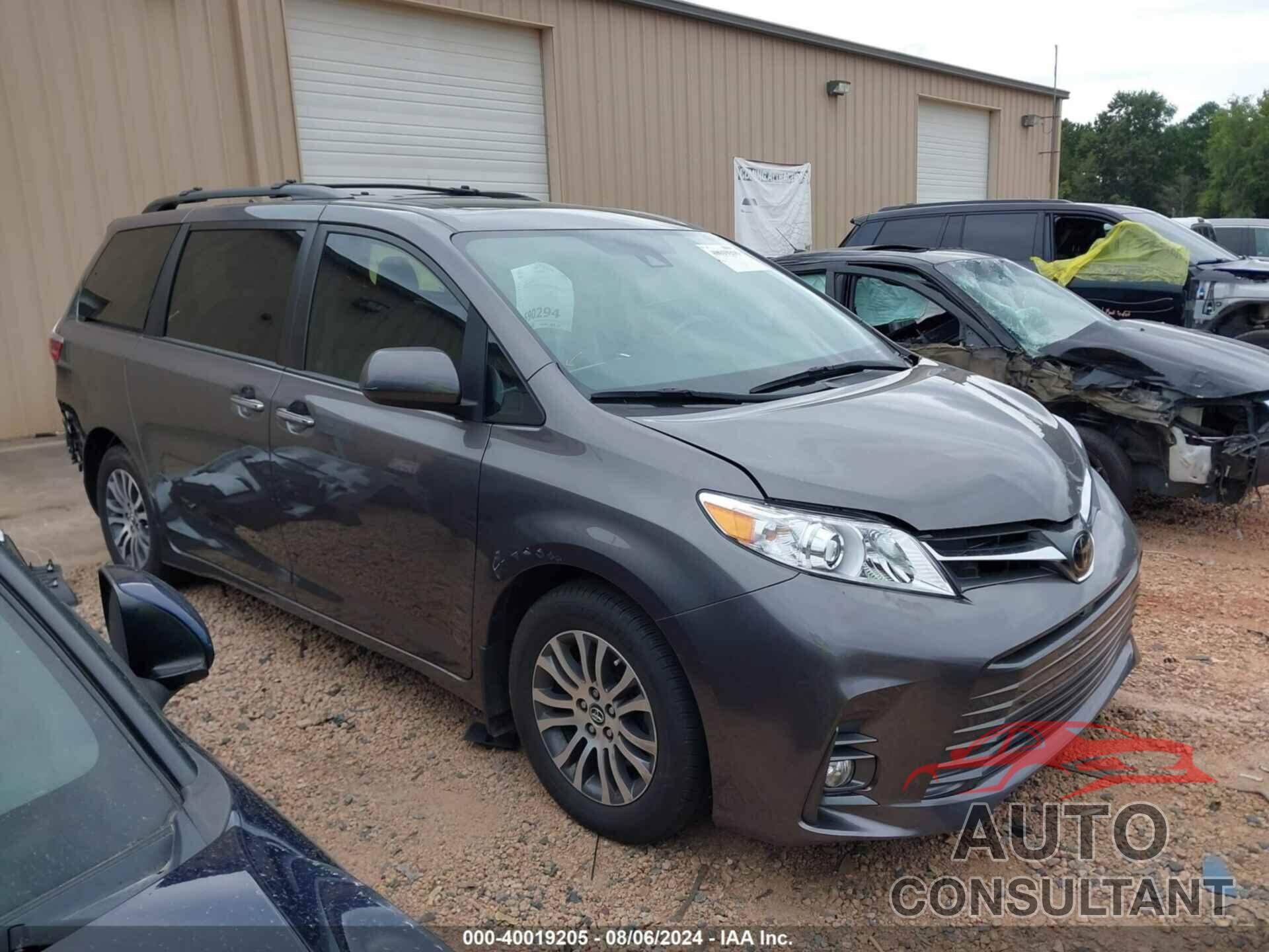 TOYOTA SIENNA 2018 - 5TDYZ3DC1JS905389