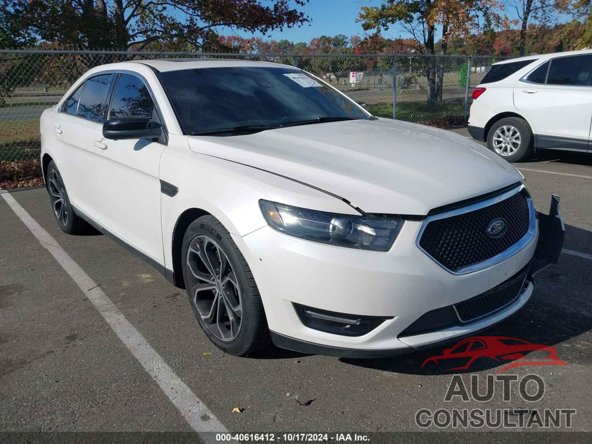FORD TAURUS 2018 - 1FAHP2KT4JG109030