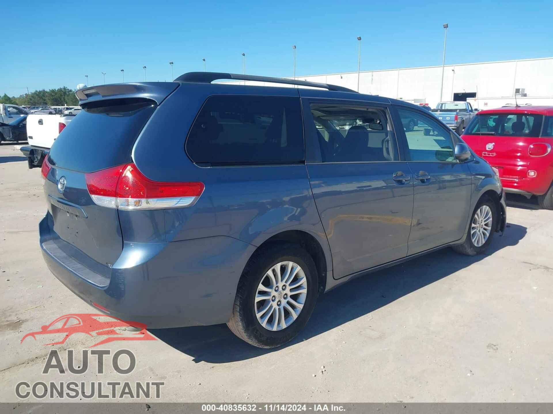 TOYOTA SIENNA 2013 - 5TDYK3DC8DS338235