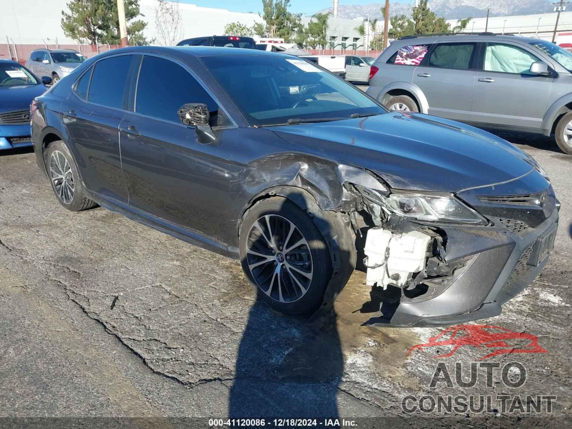 TOYOTA CAMRY 2018 - 4T1B11HK1JU606284