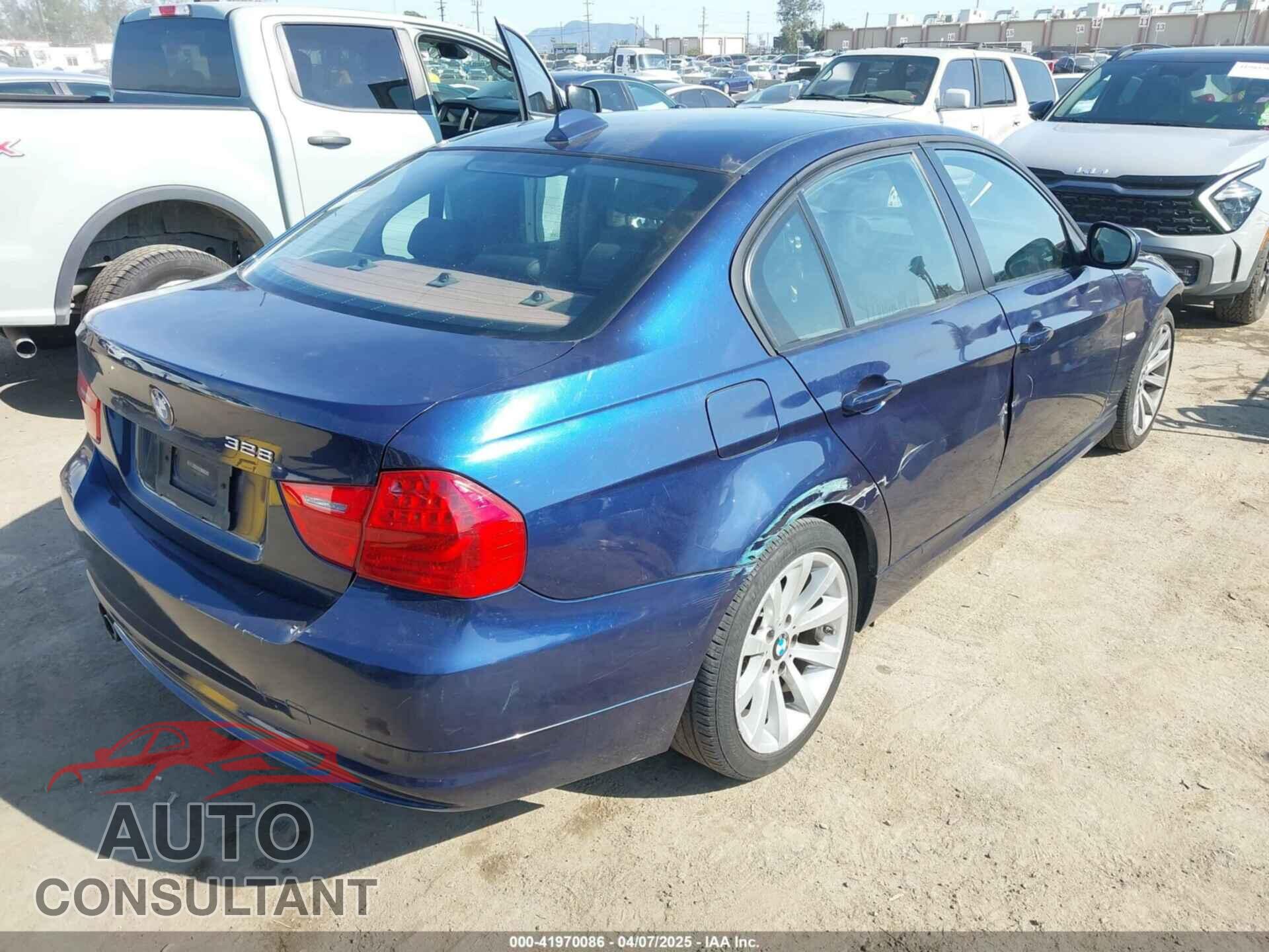 BMW 328I 2011 - WBAPH5G59BNM72013