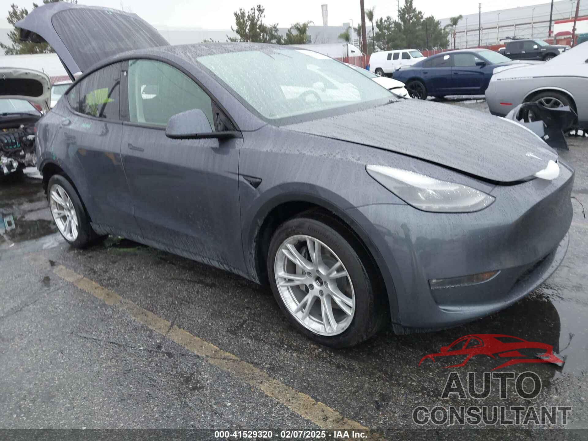 TESLA MODEL Y 2023 - 7SAYGAEEXPF685356