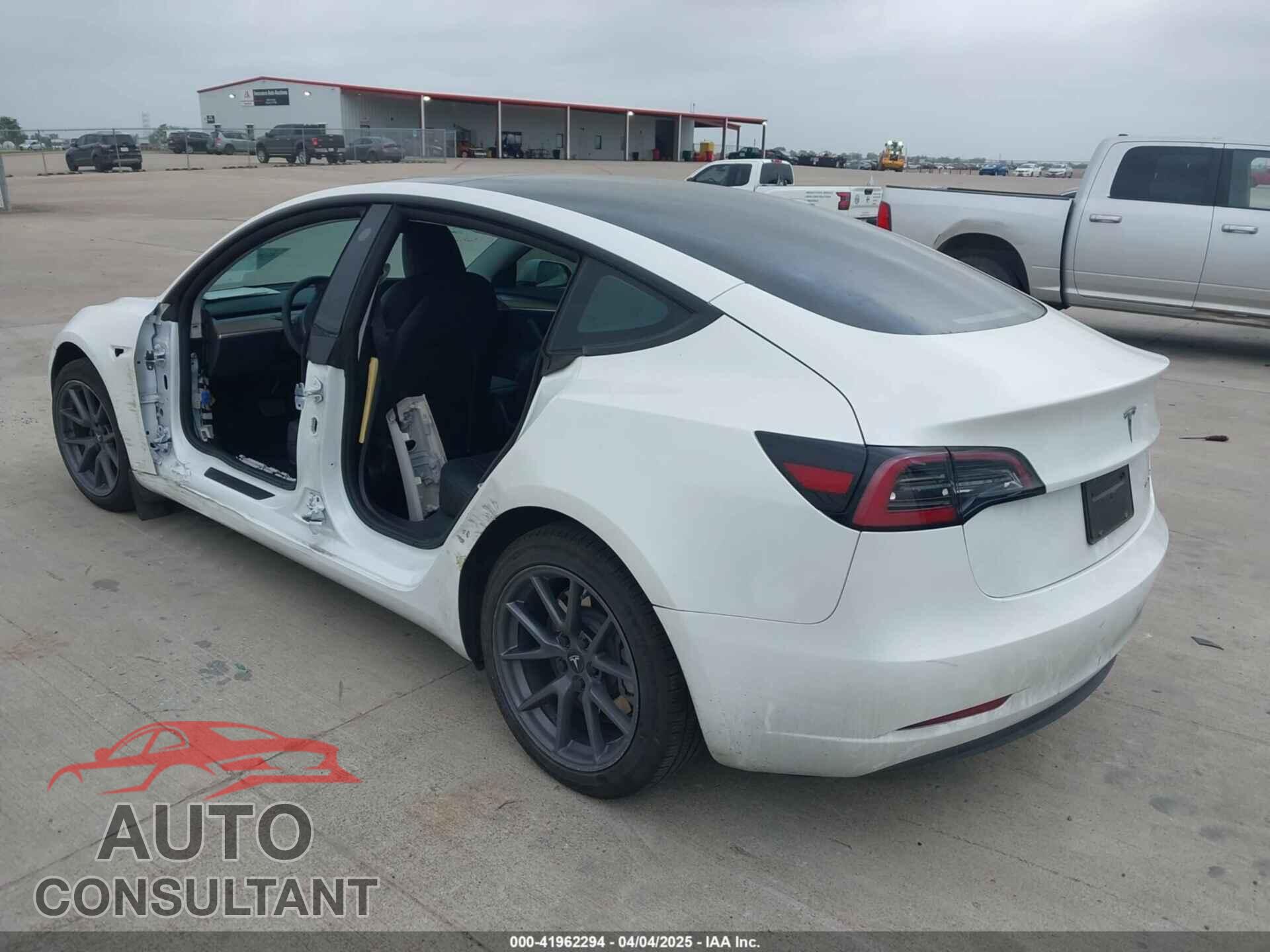 TESLA MODEL 3 2023 - 5YJ3E1EA5PF556645