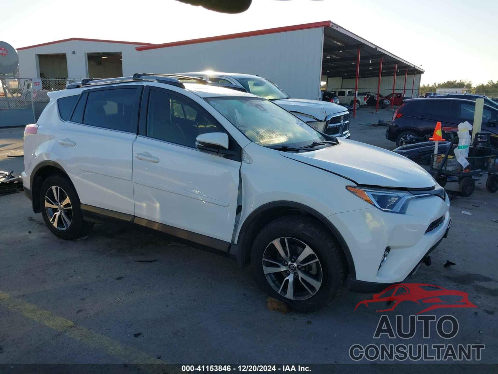 TOYOTA RAV4 2017 - JTMWFREV9HD103651