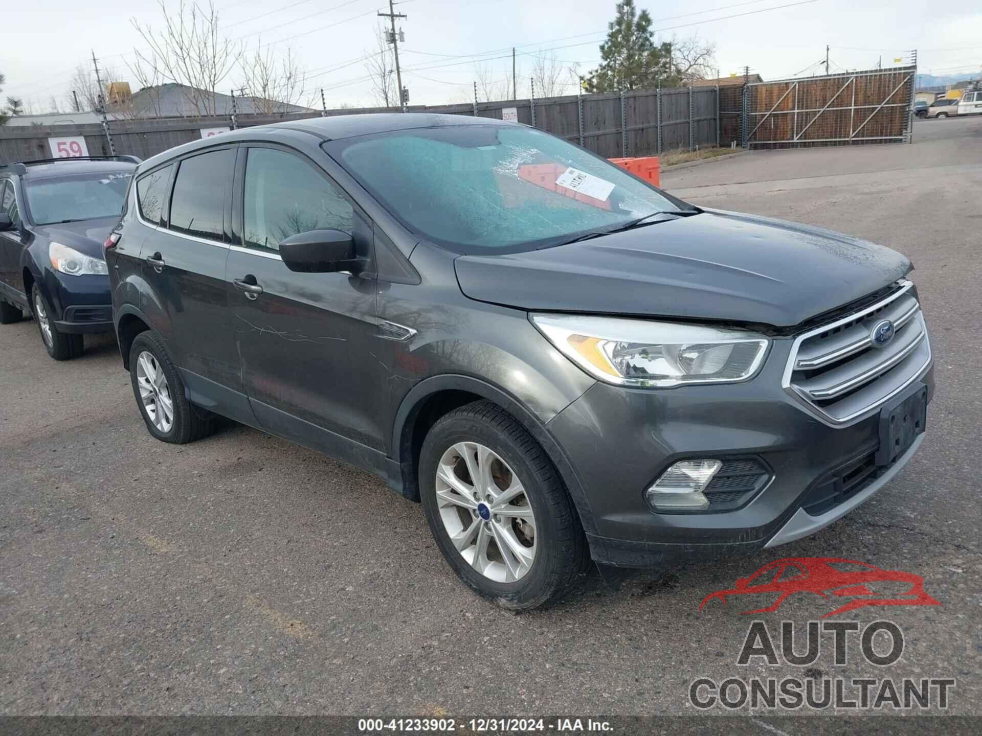 FORD ESCAPE 2017 - 1FMCU9GD3HUD37096