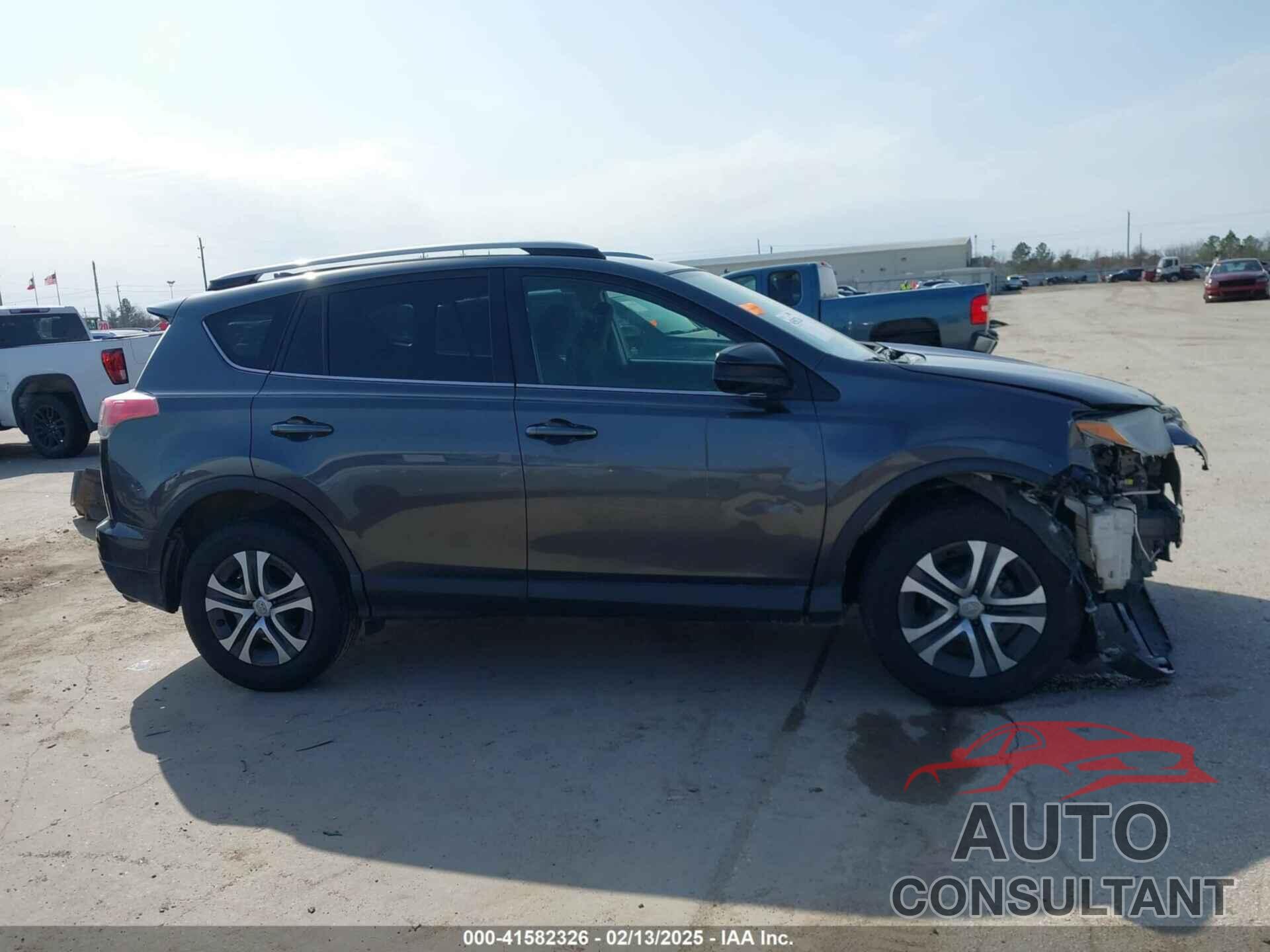 TOYOTA RAV4 2017 - JTMZFREV4HJ113745