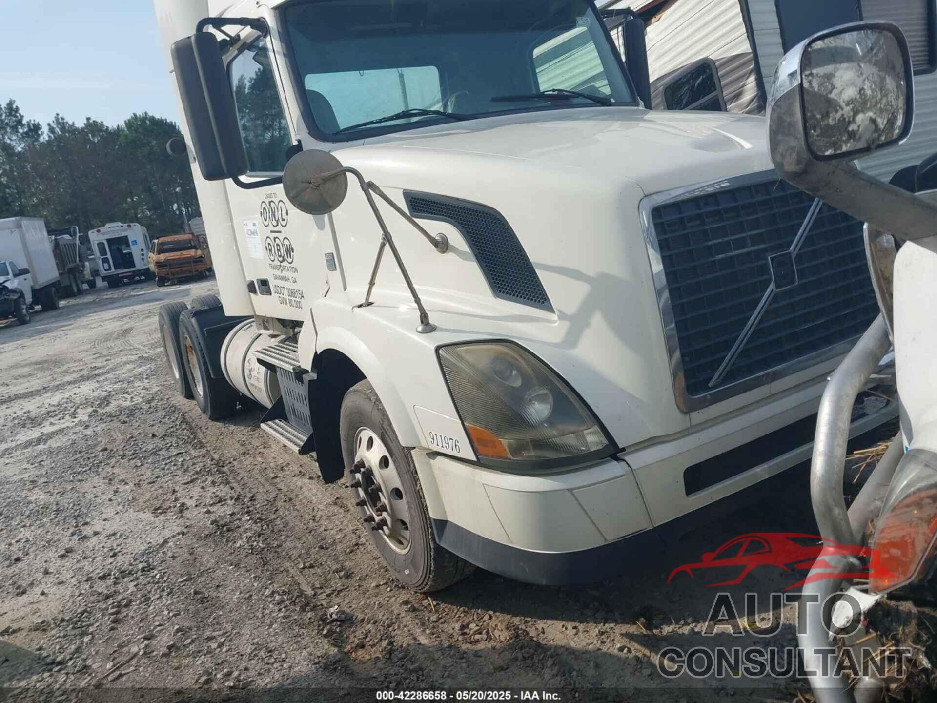 VOLVO VN 2011 - 4V4NC9EH5BN294246