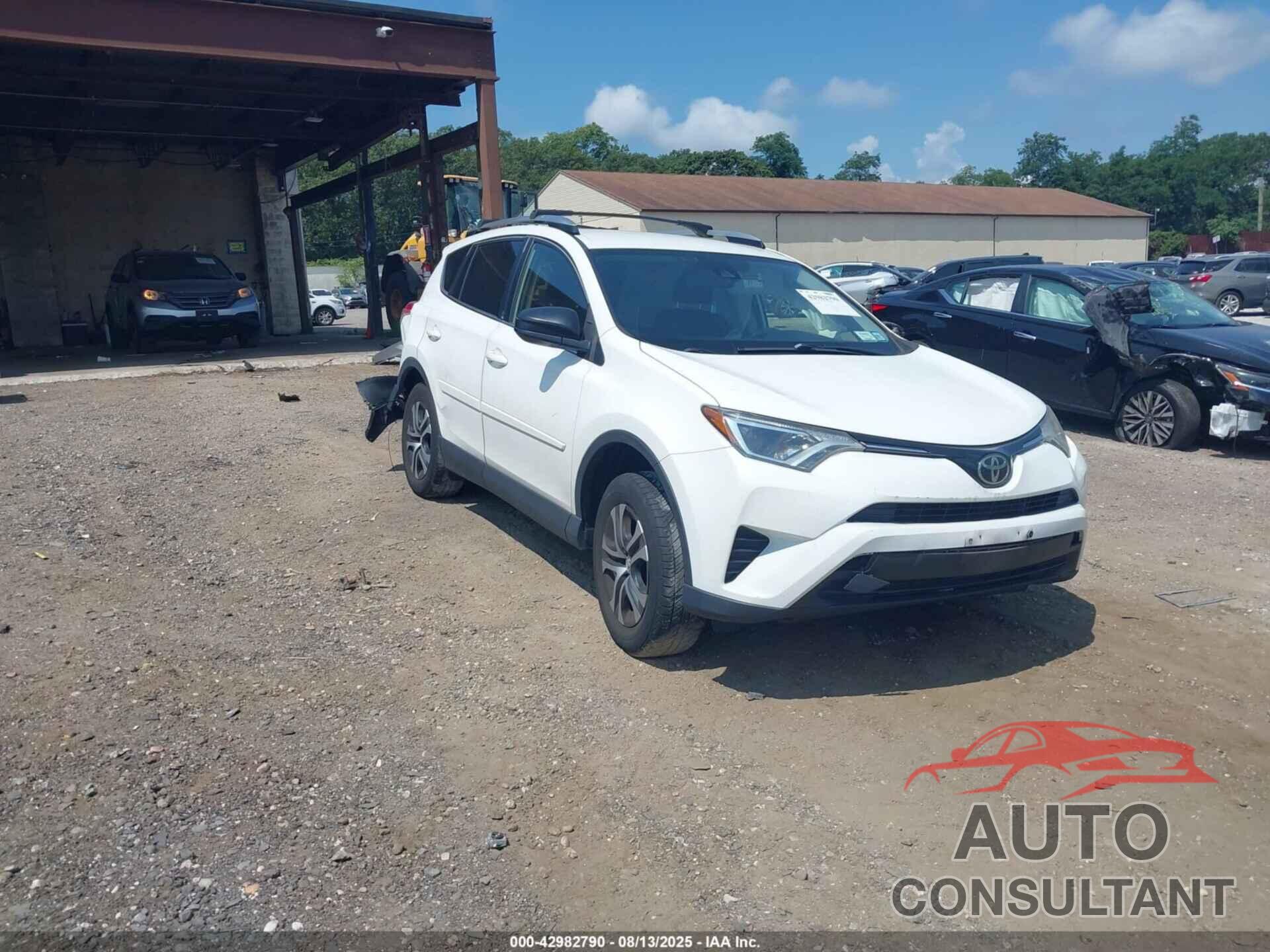 TOYOTA RAV4 2017 - JTMBFREV7HD201110