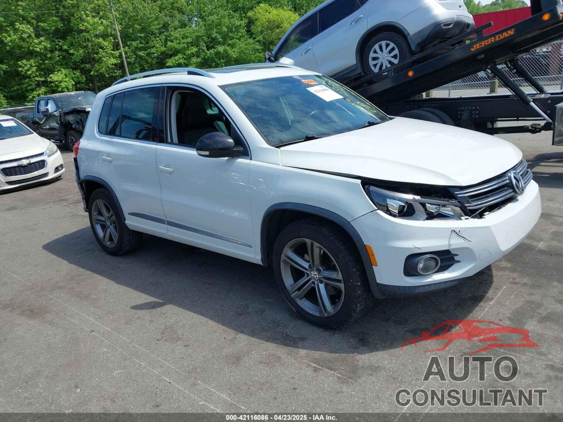 VOLKSWAGEN TIGUAN 2017 - WVGTV7AX5HW506835