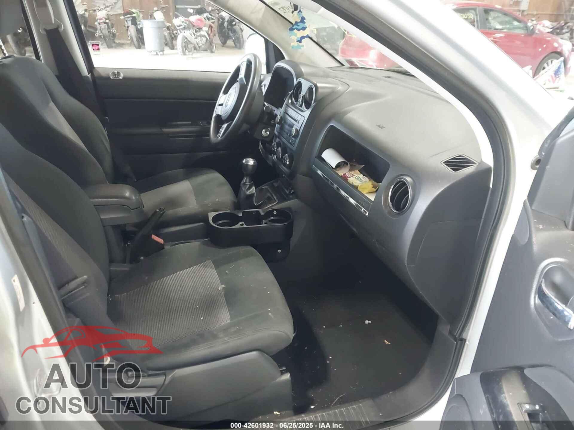 JEEP COMPASS 2011 - 1J4NF1FB5BD146211