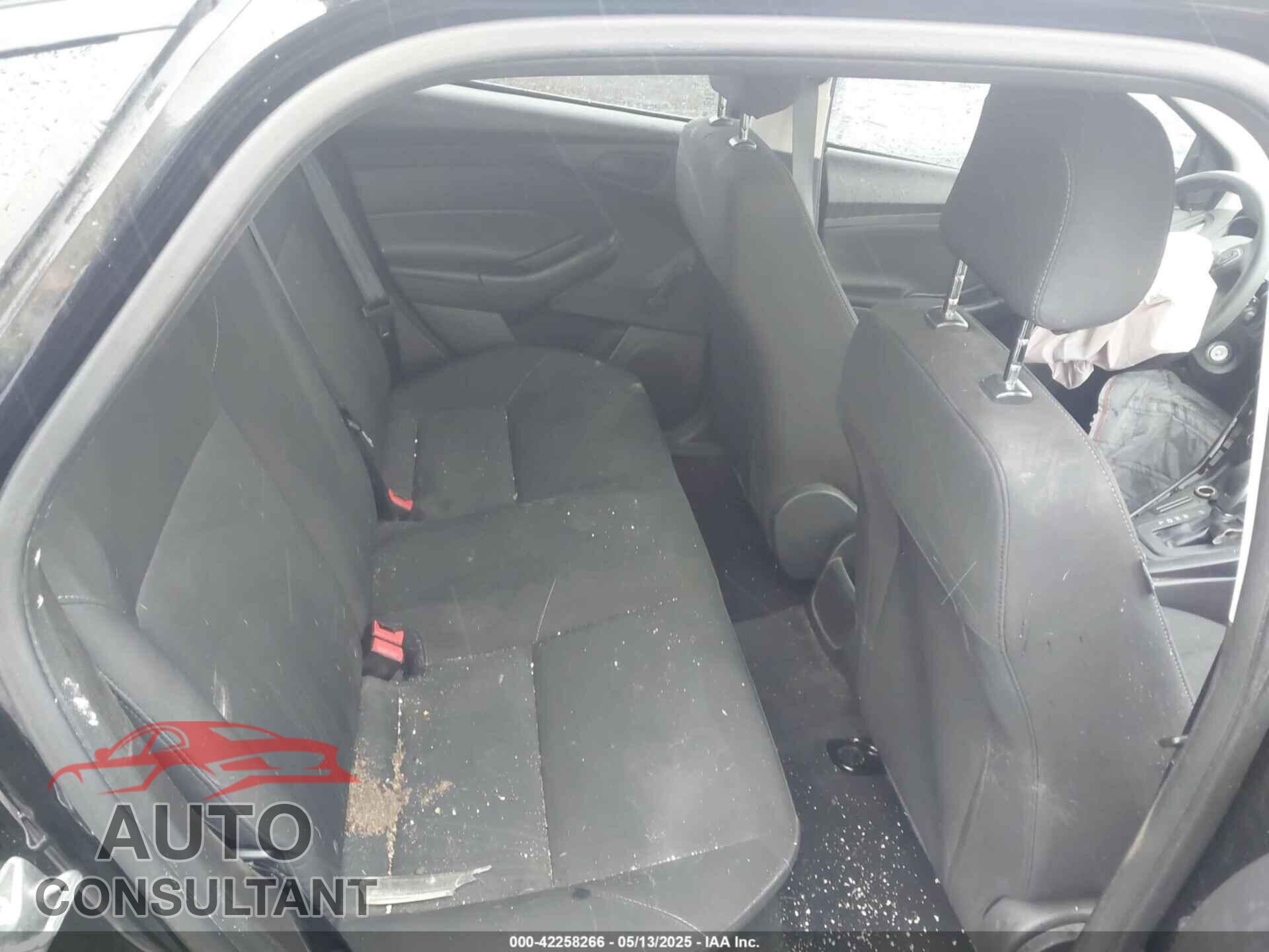 FORD FOCUS 2017 - 1FADP3E27HL201371