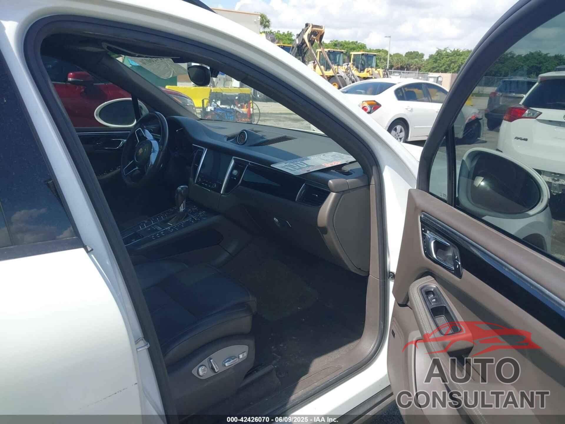 PORSCHE MACAN 2018 - WP1AA2A55JLB09317