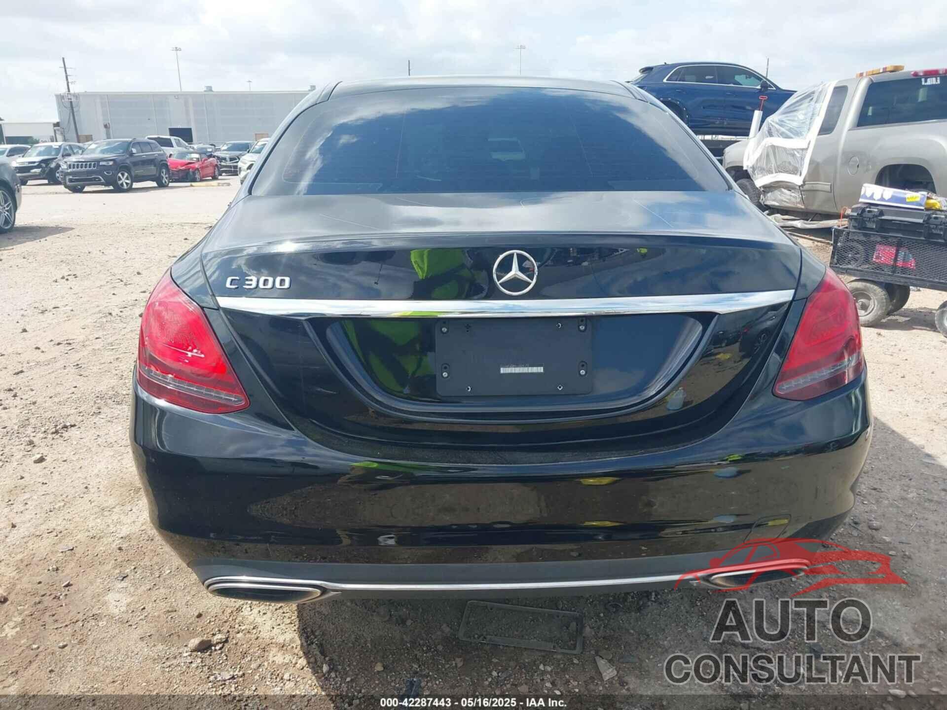 MERCEDES-BENZ C 300 2020 - 55SWF8DB9LU325172