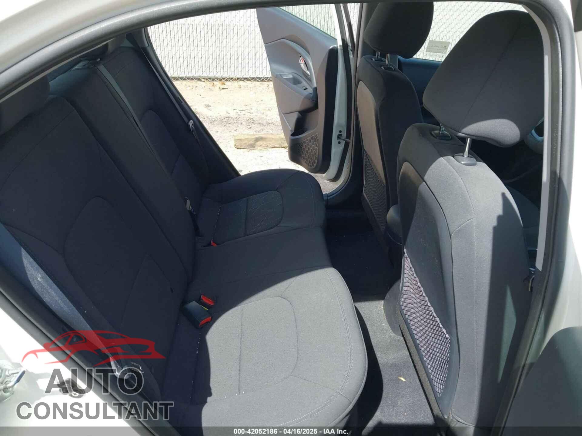 KIA RIO5 2012 - KNADN5A37C6031494