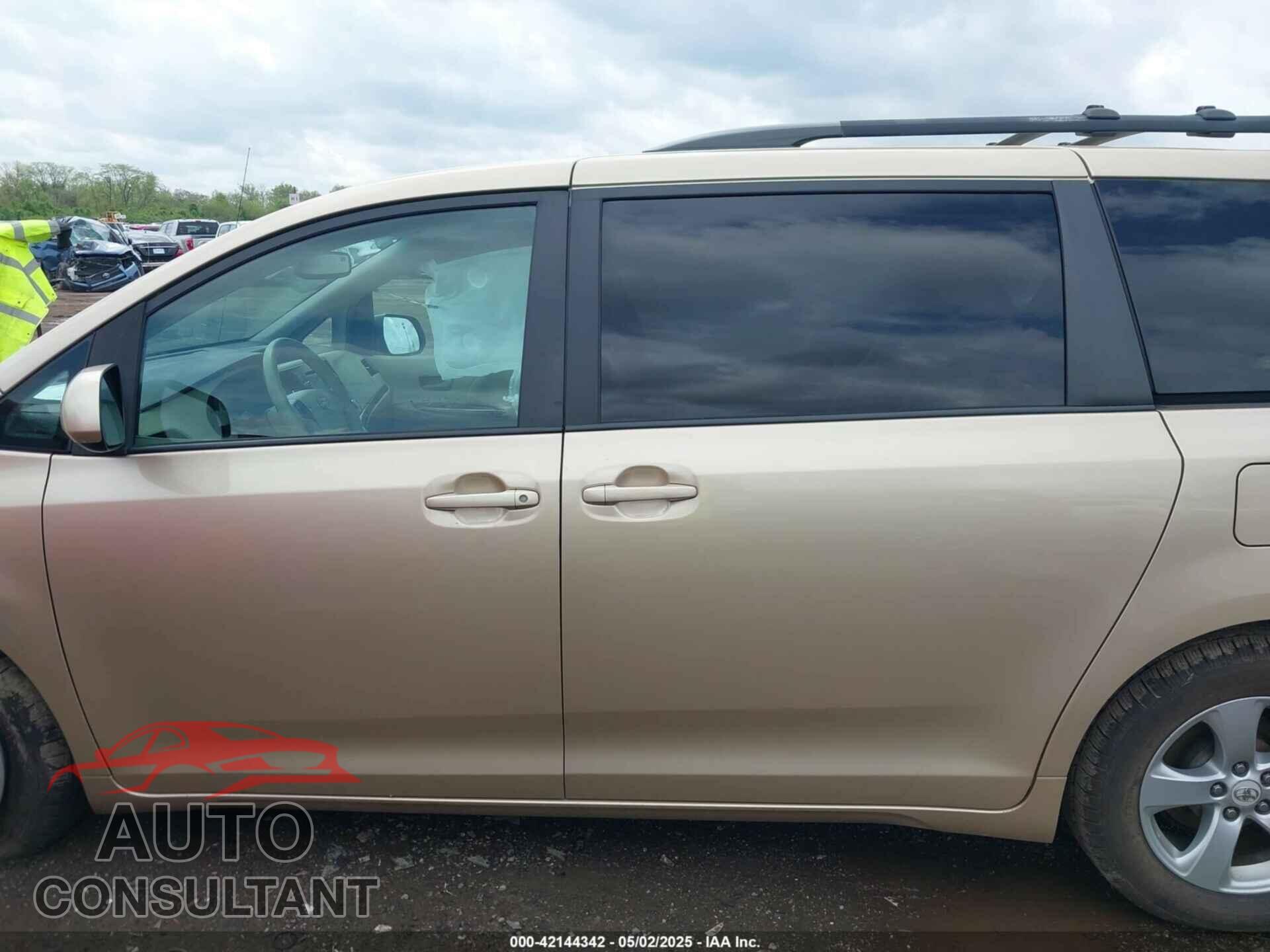 TOYOTA SIENNA 2012 - 5TDKK3DC0CS212536