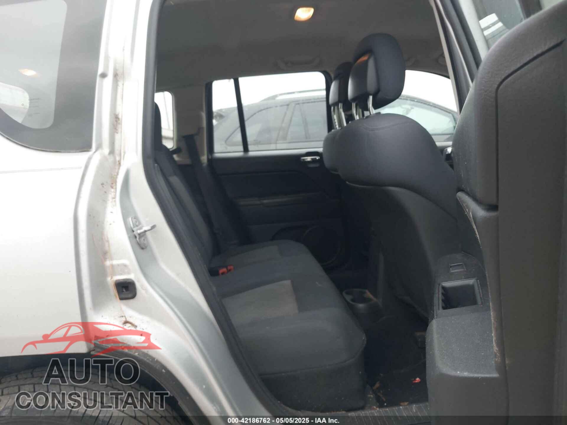 JEEP COMPASS 2010 - 1J4NT4FB2AD553640