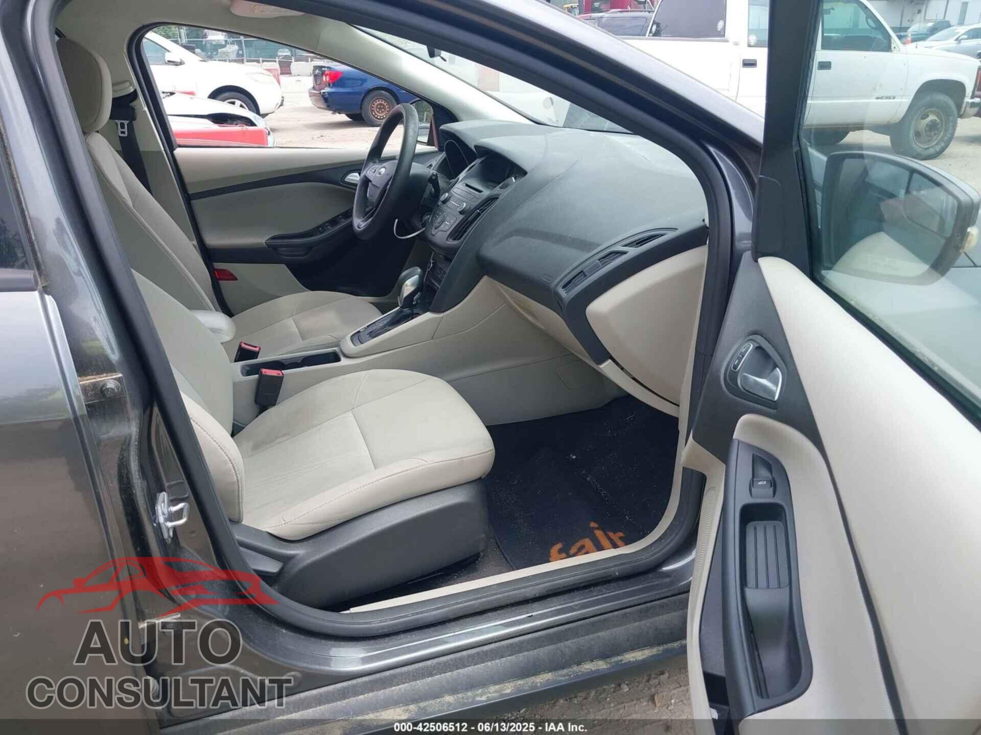 FORD FOCUS 2017 - 1FADP3K26HL232194