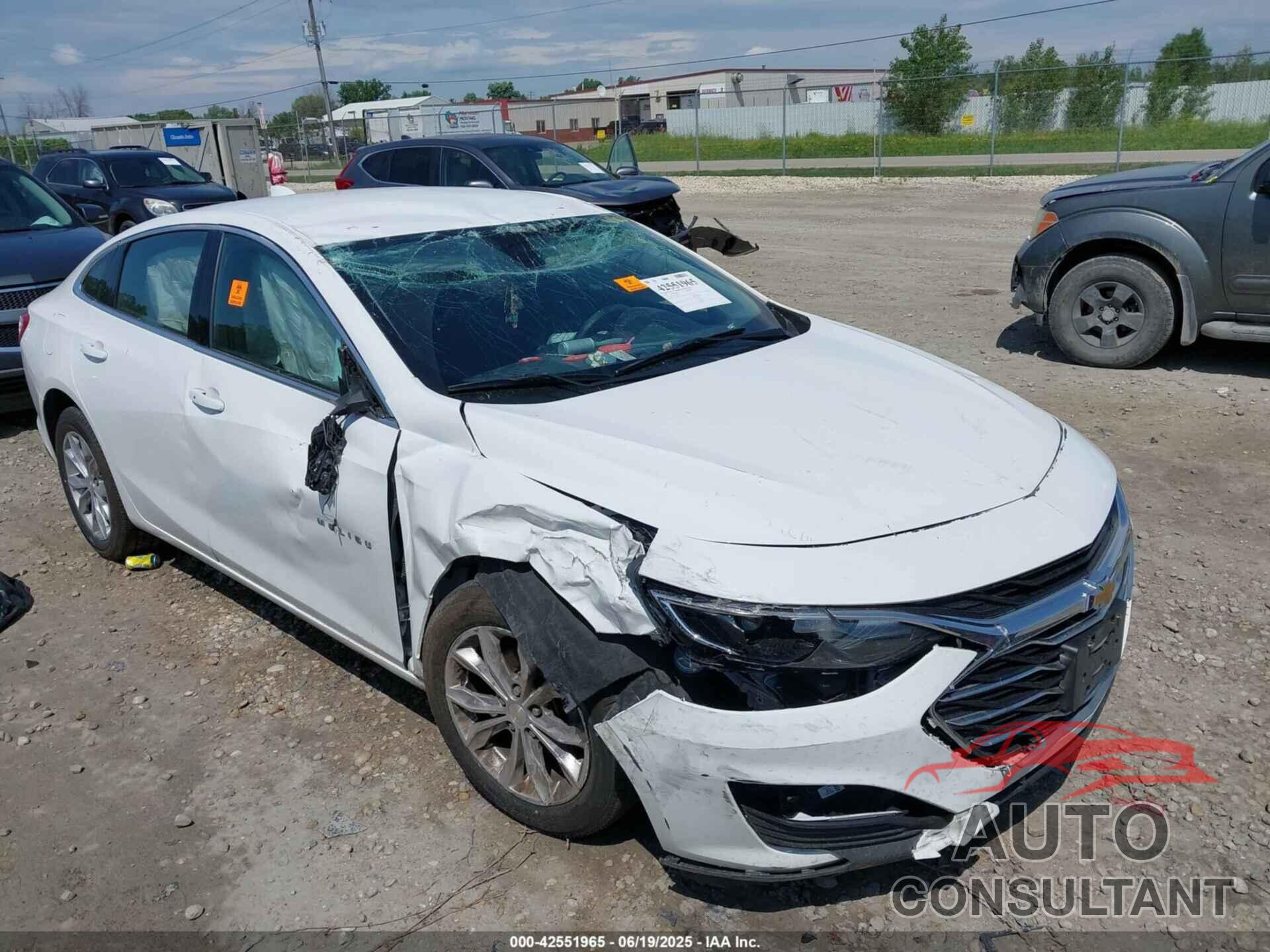 CHEVROLET MALIBU 2020 - 1G1ZD5ST1LF002737