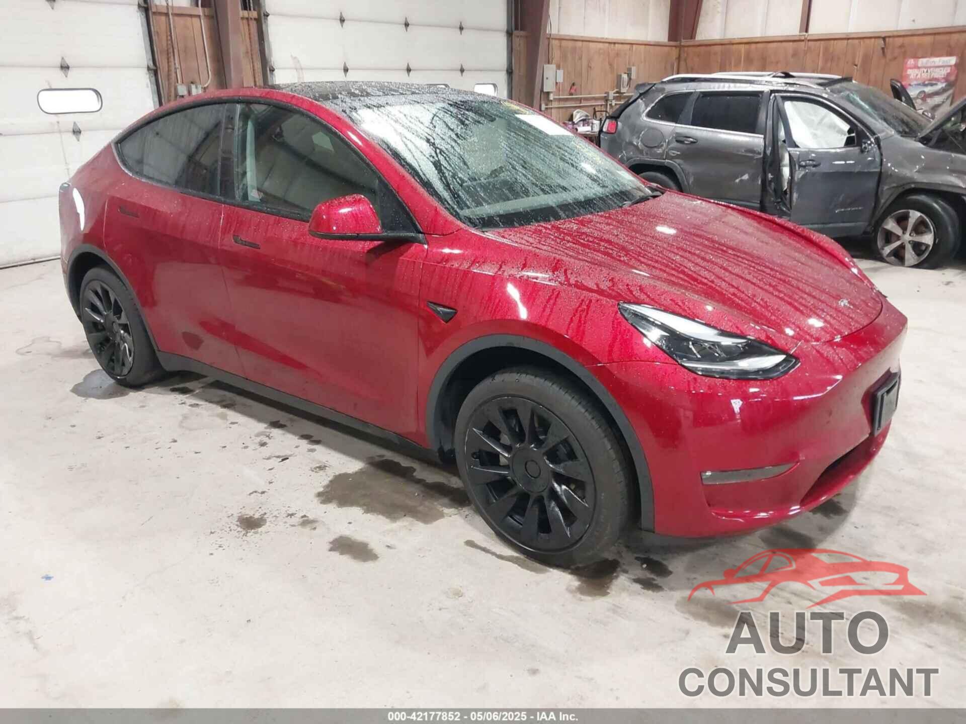 TESLA MODEL Y 2024 - 7SAYGAEE2RF986206