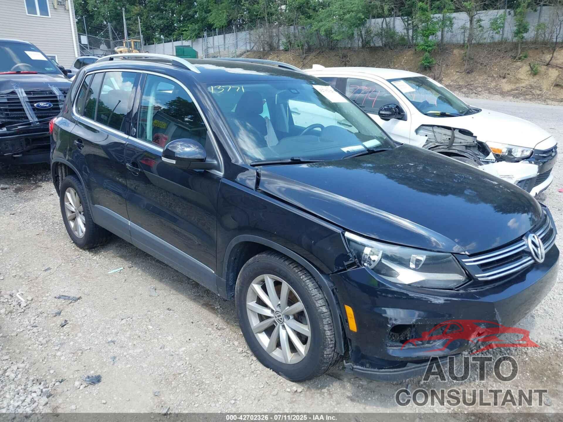 VOLKSWAGEN TIGUAN 2017 - WVGSV7AX3HK004814
