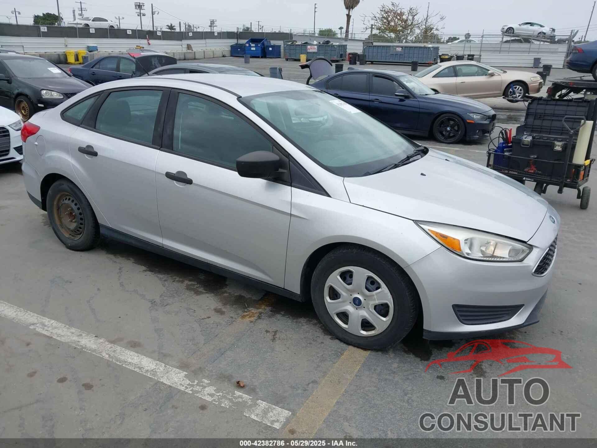 FORD FOCUS 2017 - 1FADP3E21HL336460