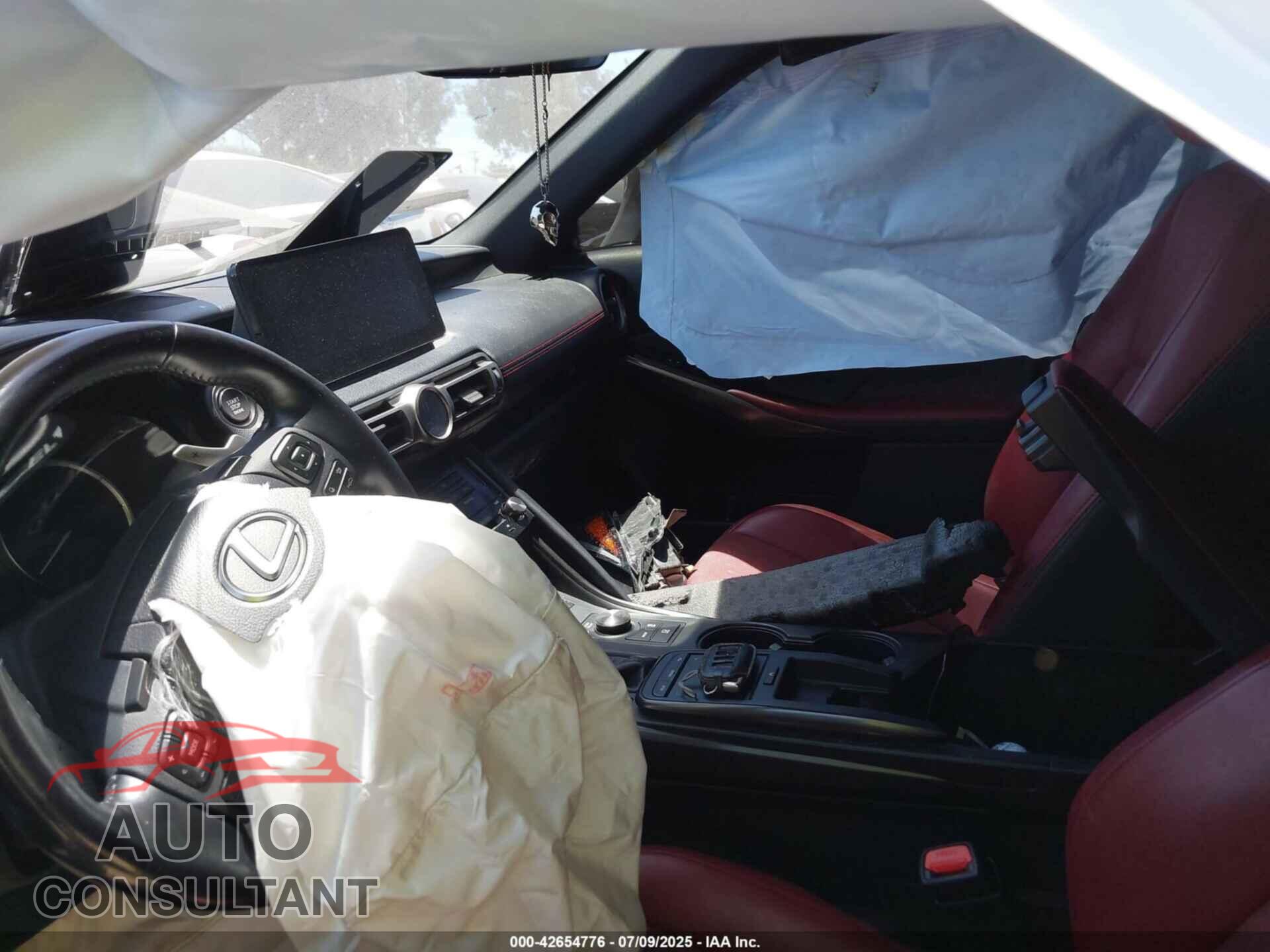 LEXUS IS 300 2021 - JTHCA1D20M5116057