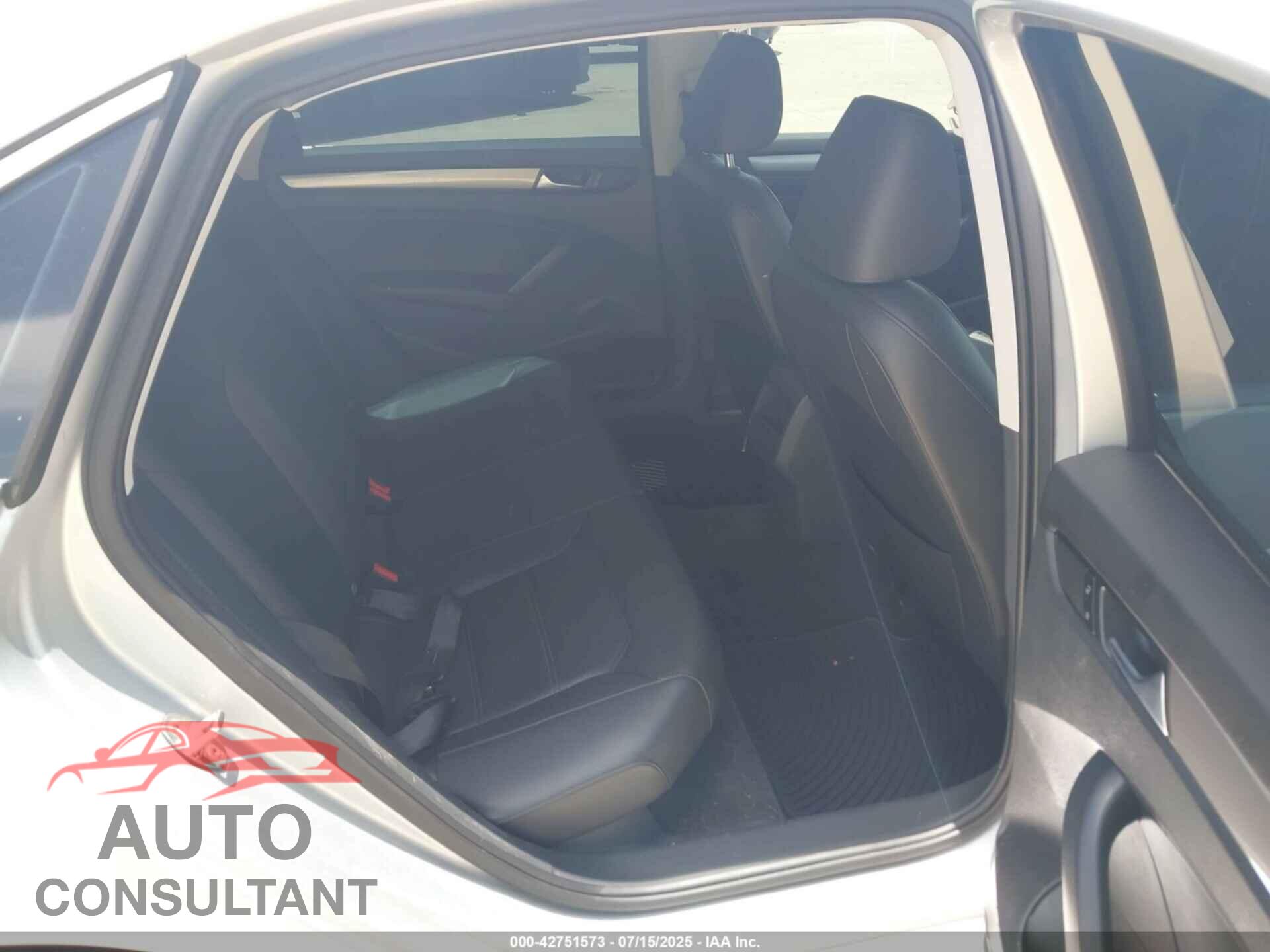 VOLKSWAGEN PASSAT 2015 - 1VWAT7A36FC120001